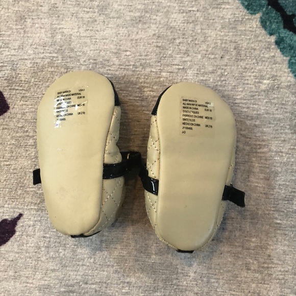 Michael Kors Baby Shoes Size 3 - Picture 3 of 3